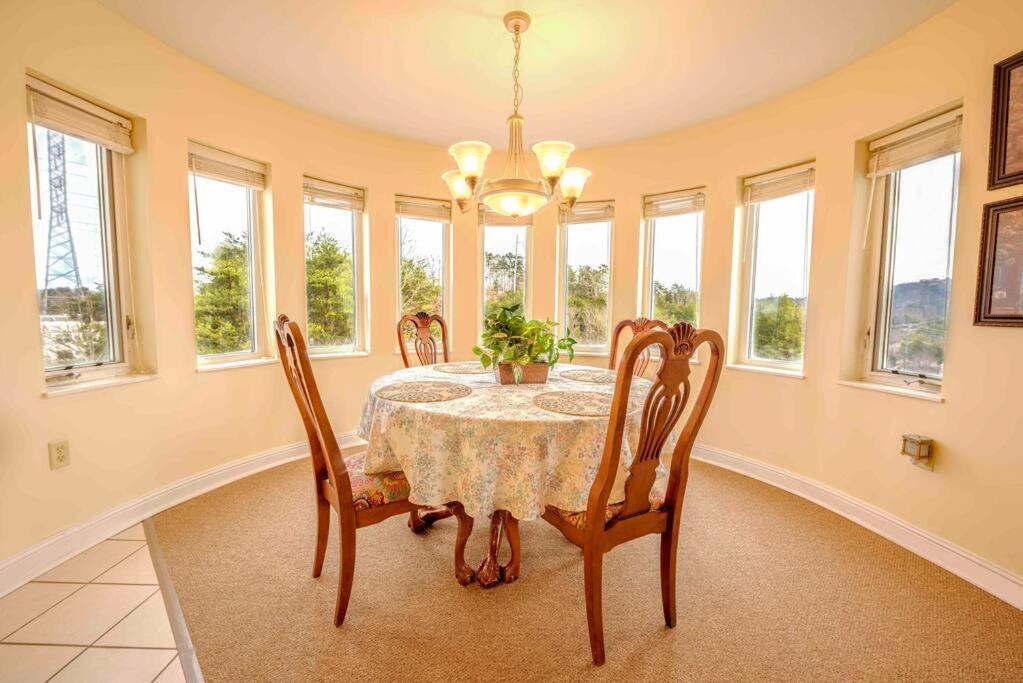 Amazing Mountain Views, 5 Min To Dollywood&parkway Apartment